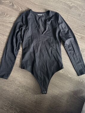 Abercrombie & Fitch Black Long Sleeve Bodysuit – Size M (Soft A&F Collection)